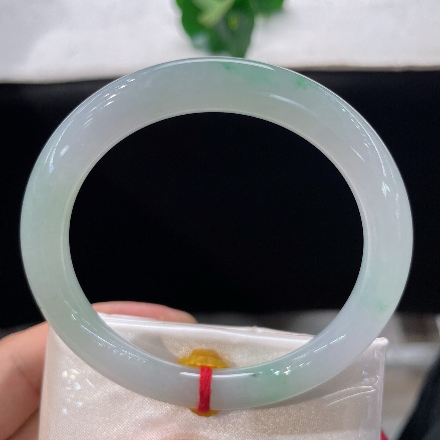 天然A货翡翠手镯白底飘花缅甸老坑玉镯55mm玉手环晴水圆条镯子