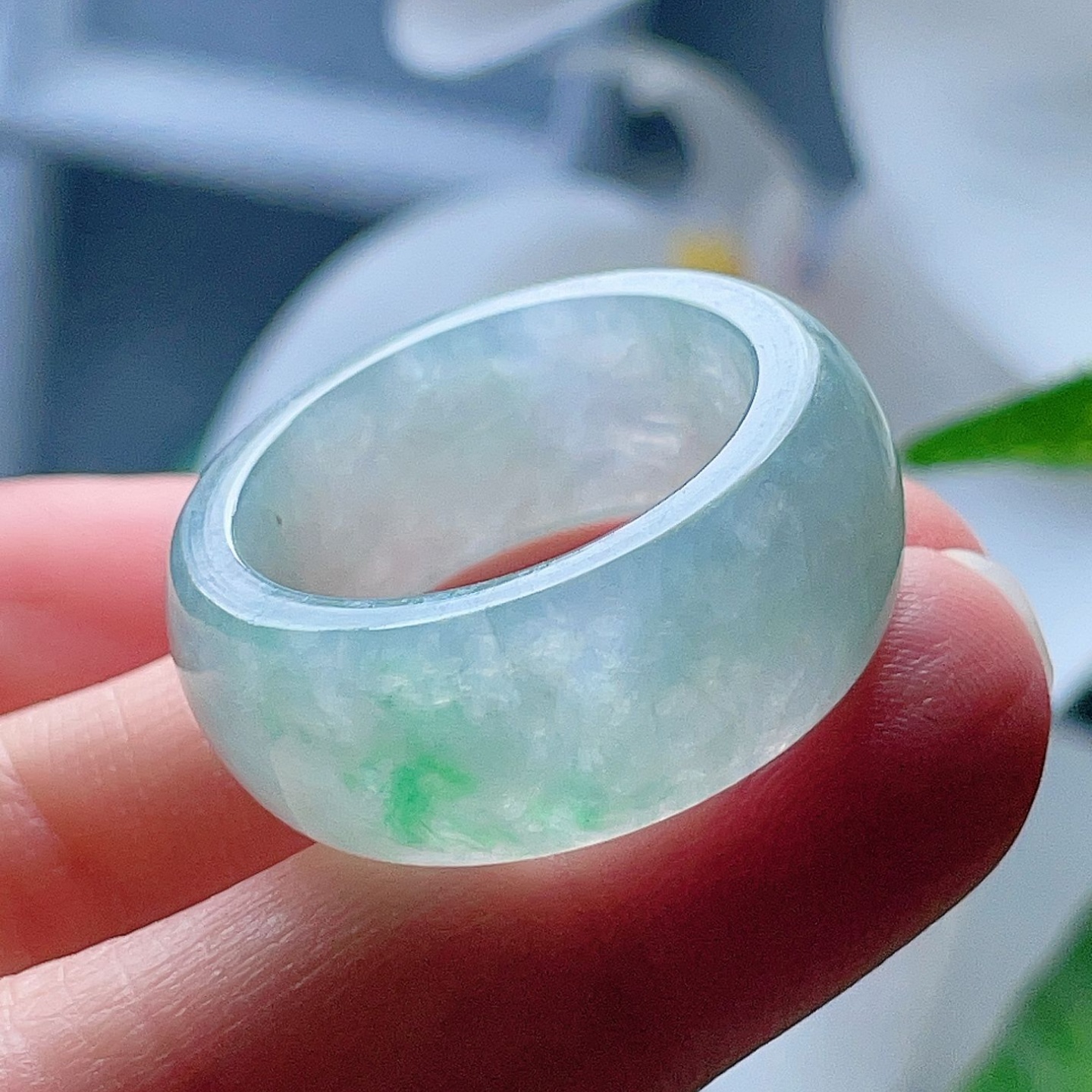 天然翡翠宽边戒指淡绿飘阳绿双彩