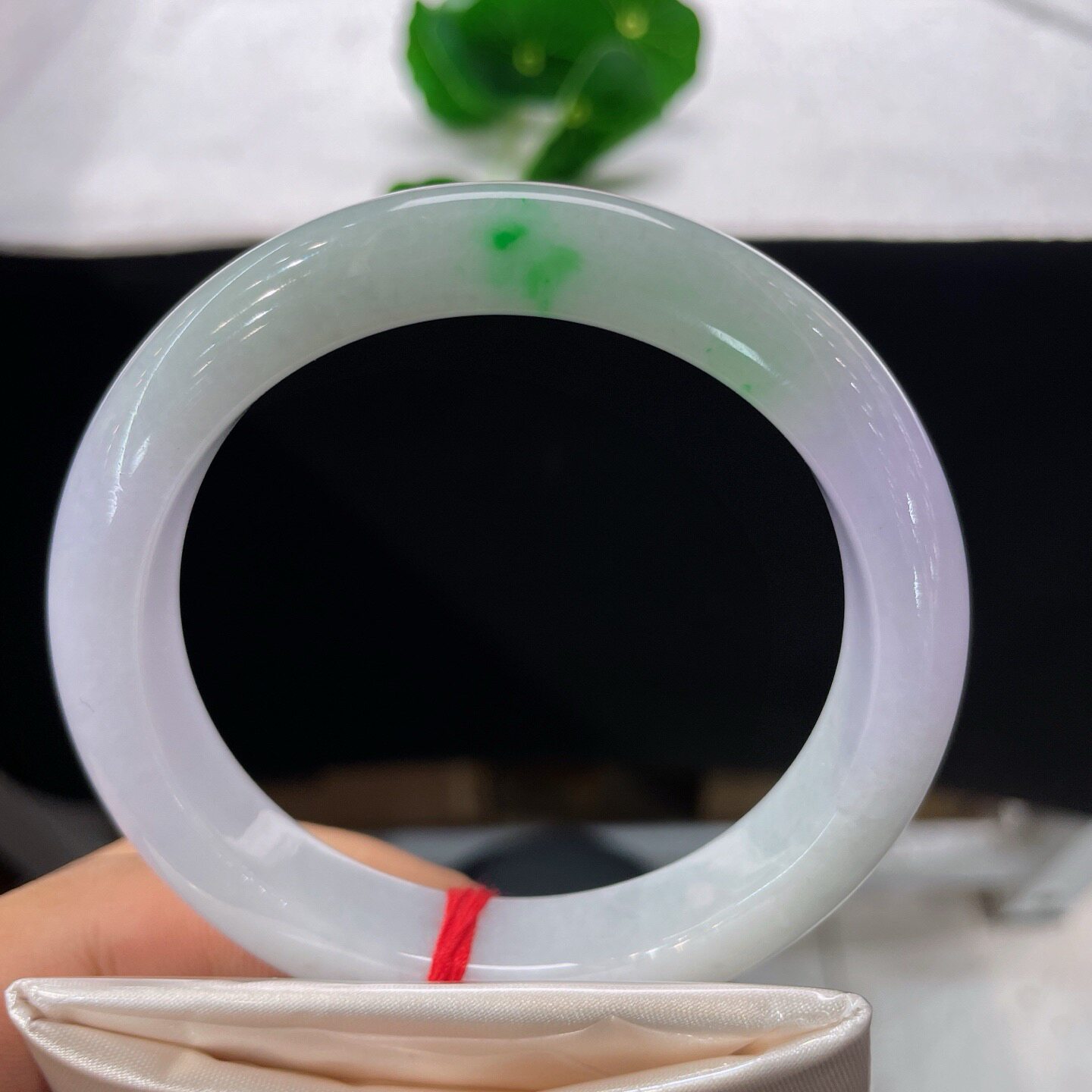 天然A货翡翠手镯淡绿飘花59.1mm缅甸老坑浅紫正圈玉镯淡春彩镯子