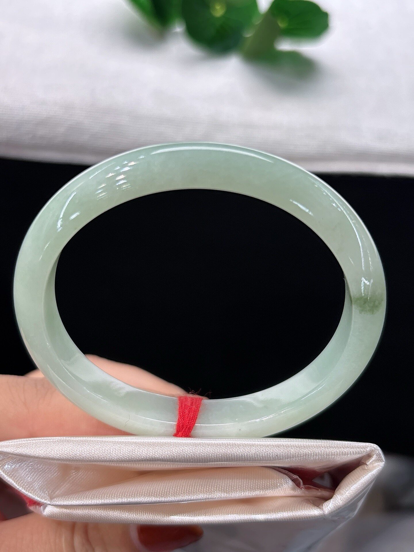 天然A货翡翠贵妃手镯乳白飘花56mm缅甸老坑玉镯正圈54玉手环微裂
