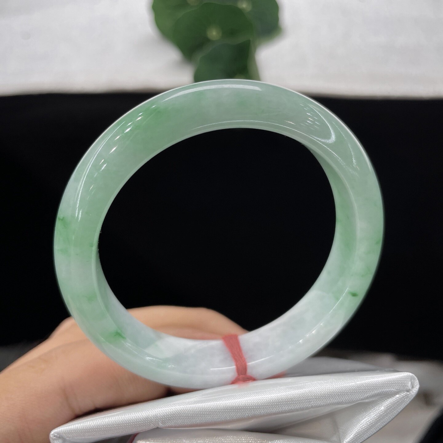 天然A货翡翠手镯白底青飘阳绿51.5mm缅甸老坑玉镯子手环幸运圈