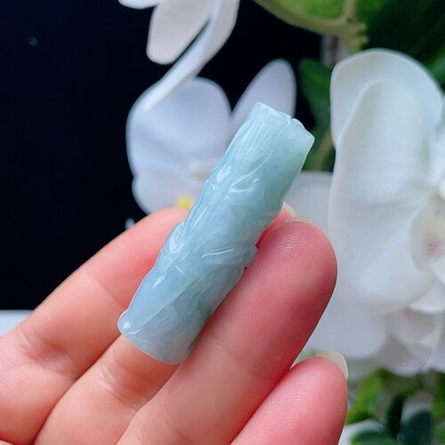 天然翡翠节节高竹节吊坠淡绿飘花