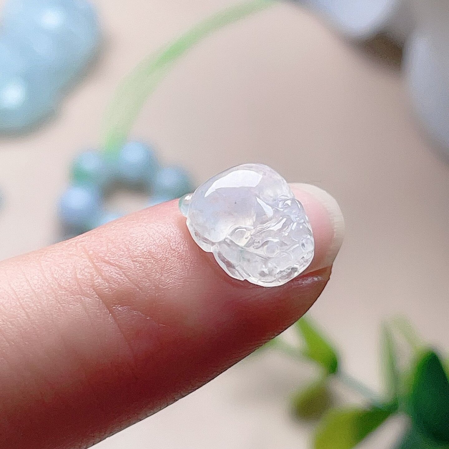 天然翡翠冰种迷你貔貅乳白飘绿