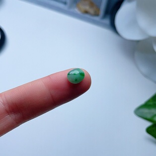 天然A货翡翠淡阳绿飘花小蛋面缅甸老坑椭圆形镶嵌玉清新镶嵌百搭