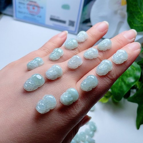 天然翡翠小貔貅吊坠皮丘手链淡绿