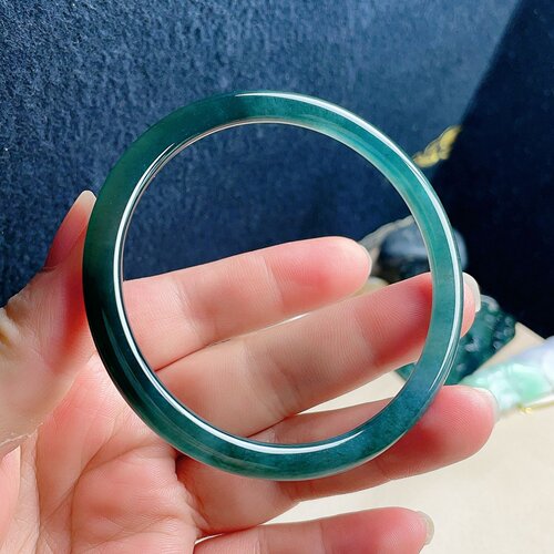 天然翡翠扁圆手镯蓝绿飘乌鸡双彩