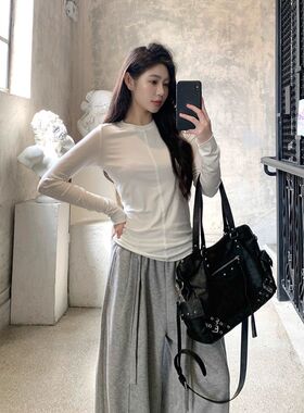 白色修身显瘦圆领长袖T恤打底衫女秋冬短款加绒保暖紧身内搭上衣