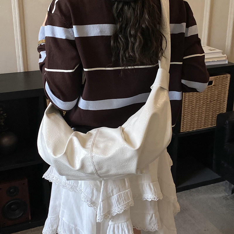 休闲简约风大容量饺子包女2026新款潮百搭通勤单肩斜挎包轻便日韩,箱包皮具/热销女包/男包,通用款女包,淘宝优惠券,粉丝福利购,淘宝优惠卷