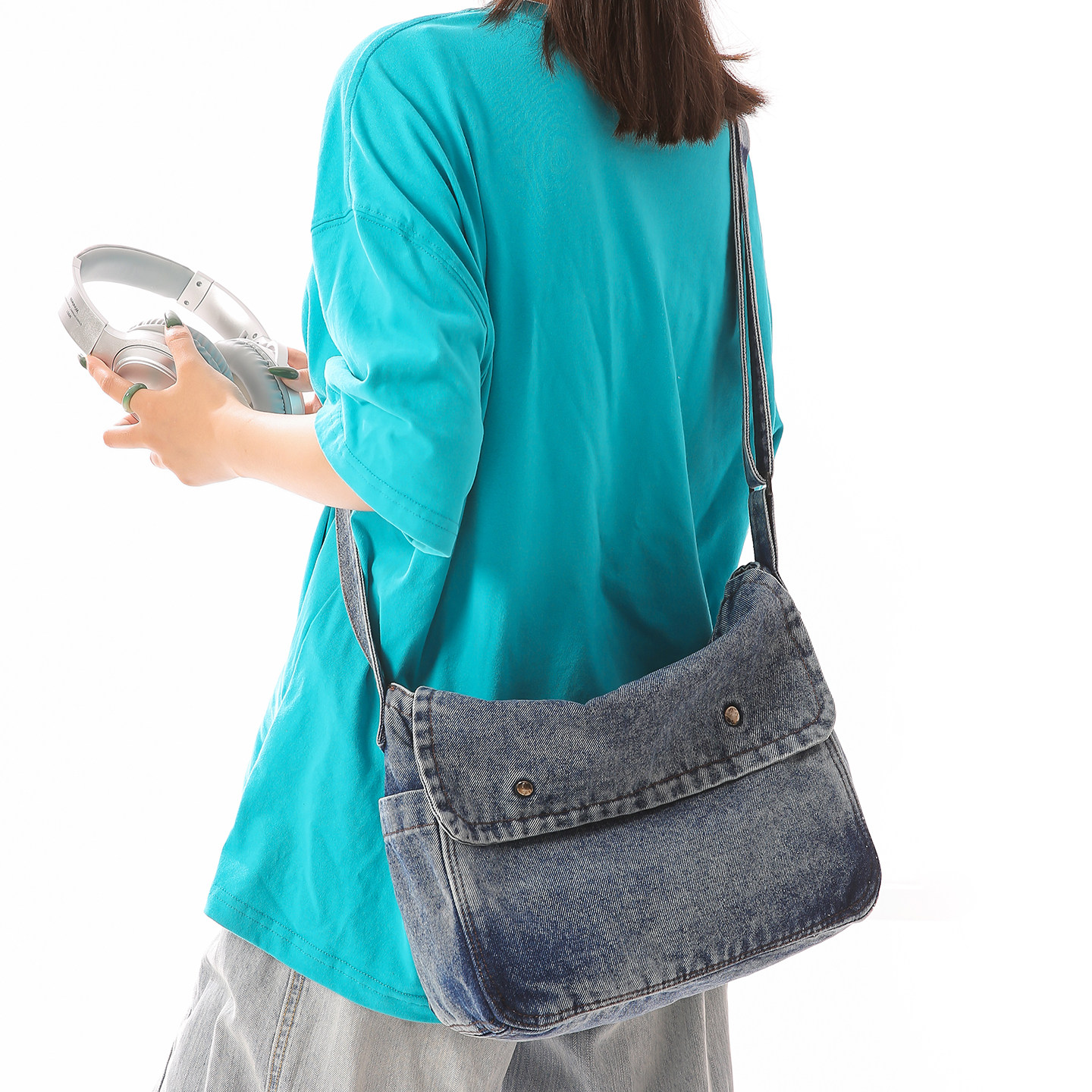 休闲风牛仔斜挎包女通勤轻便单肩包大容量2026新款潮简约日韩大包