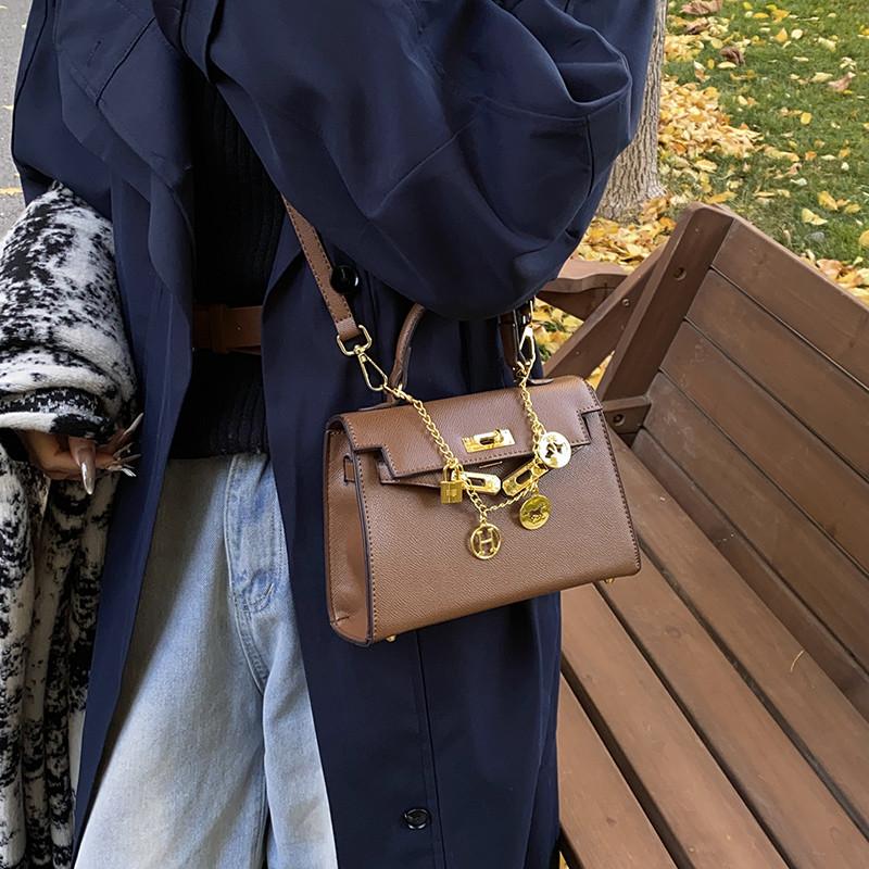 时尚洋气简约日韩小包包2025新款潮INS斜挎包单肩包链条休闲纯色