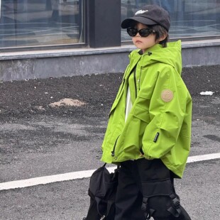 儿童冲锋衣2025年春季新款童装男童女童中大童防风防水工装外套潮