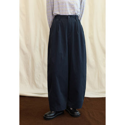 8.7白色藏青色气球裤弯刀裤