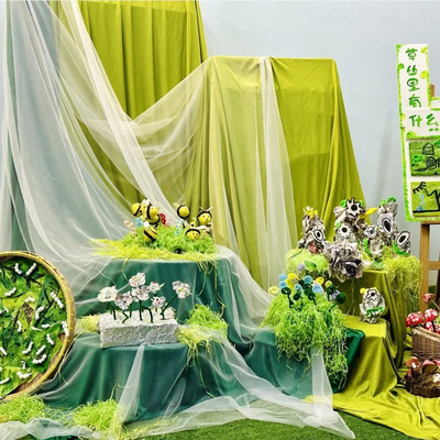 幼儿园环创绿色纱幔背景墙装饰