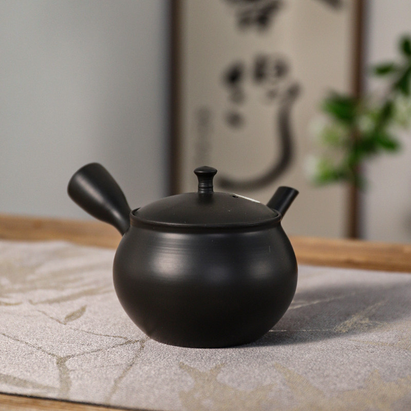 日本常滑烧三代北龙纯手工作 黑泥千羽拭素面简洁侧把急须壶茶壶