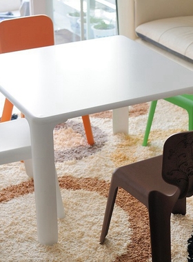 意大利进口MAGIS Linus 简约创意儿童写字桌餐桌游戏桌白色环保桌