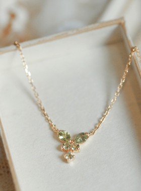 恋の雨蝶迷你精致小清新高仿天然橄榄石轻奢百搭戒指银针耳钉项链