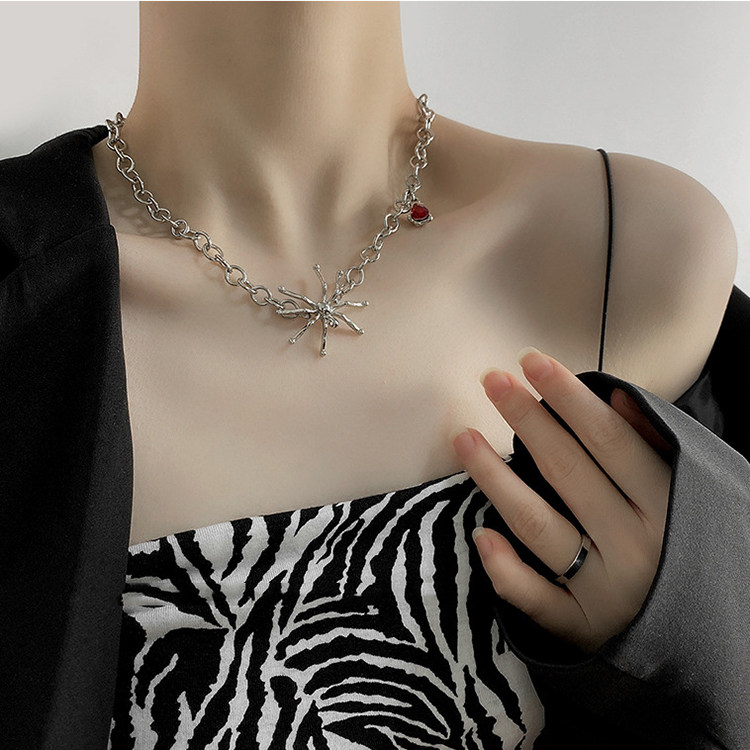 2021新款红宝石蜘蛛血滴吊坠项链挂坠时尚轻奢小众潮饰品锁骨链