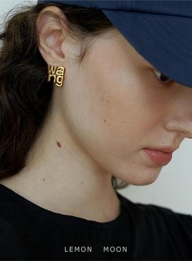 一波wang炸 英文字母浅金古铜色耳钉无洞耳夹小众冷淡风街头感酷