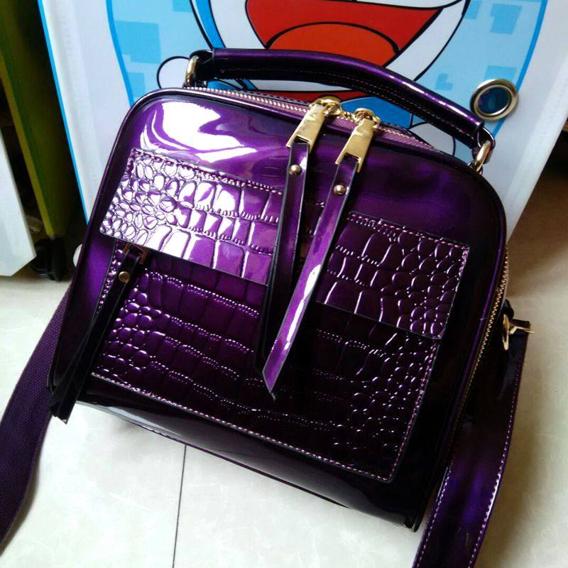 品牌折扣2023秋冬款通勤手提包鳄鱼纹漆皮亮皮单肩斜挎包复古女包