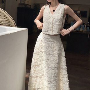 半裙气质设计感套装 2025夏季 花朵小背心短款 浮雕山茶 新款