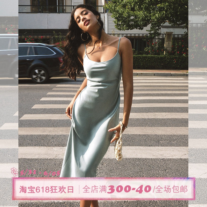 ITSNIKAR 薄荷曼波风缎面吊带连衣裙女夏性感大U领收腰包臀长裙子