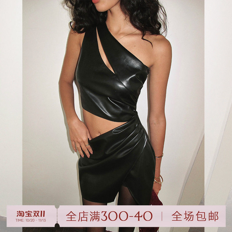 ITSNIKAR 经典环保PU皮斜肩连衣裙女秋挂脖包臀裙性感镂空短裙子