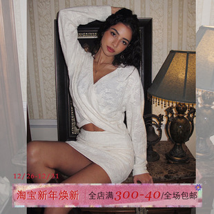 ITSNIKAR 垂坠感提花V领连衣裙女秋收腰显瘦包臀裙性感针织短裙子