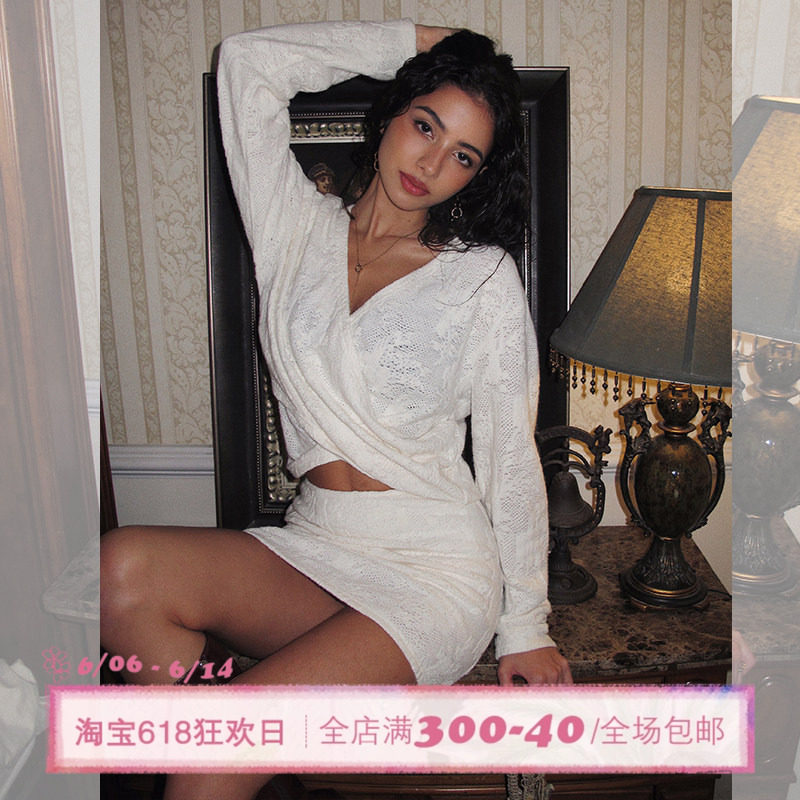 ITSNIKAR 垂坠感提花V领连衣裙女秋收腰显瘦包臀裙性感针织短裙子
