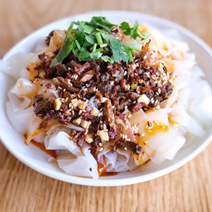 陕西榆林定边特色小吃省内隔天到麻辣肝酿皮碗托真空包装