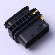1-1564530-1 汽车连接器 1-15645301