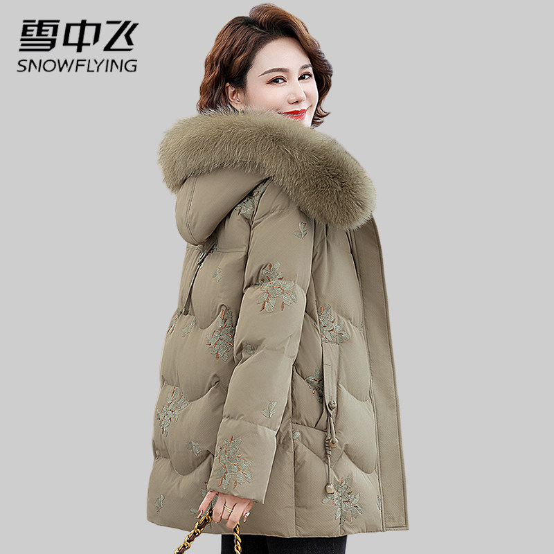 雪中飞妈妈装冬装棉袄外套时尚2025新款40岁50中老年羽绒服女冬季