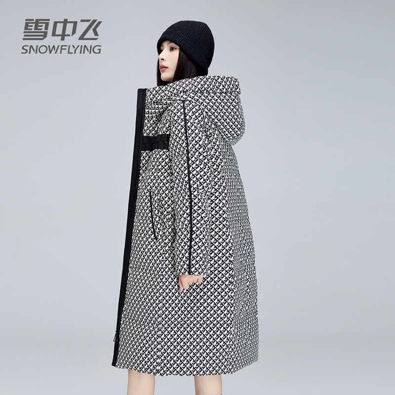 连帽长款格子羽绒服雪中飞时尚