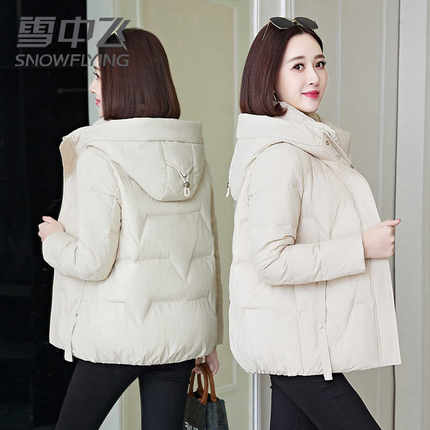 雪中飞羽绒服女短款2024年新款冬季小个子白鸭绒保暖连帽品牌外套