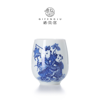 栖凤居青花手绘童子贺春杯