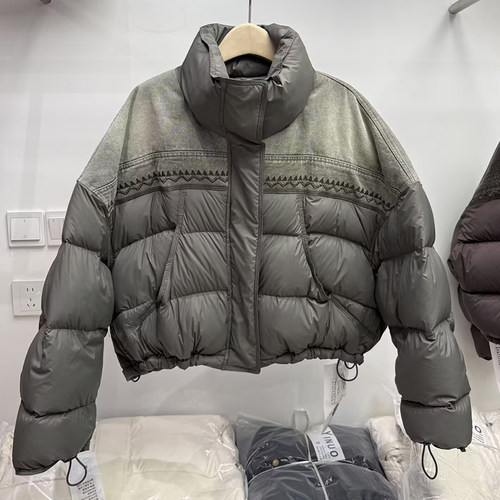 牛仔拼接刺绣90白鸭绒羽绒服依诺