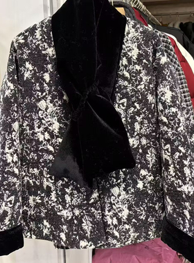 爱裳依2025冬季法式丝绒围巾领碎花羽绒服女白鸭绒保暖提花短外套