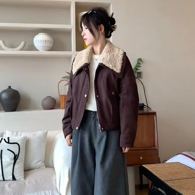 美拉德风羊羔毛翻领羽绒服莲依莲