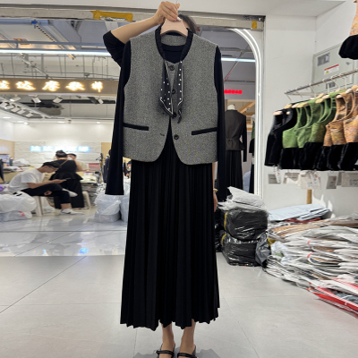 迈裳亿服饰连衣裙马甲套装2025
