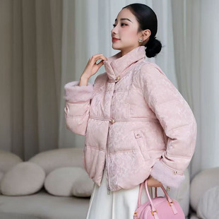 新中式立领短款羽绒服女90绒粉色显瘦高级感冬装保暖外套仟姿魅力