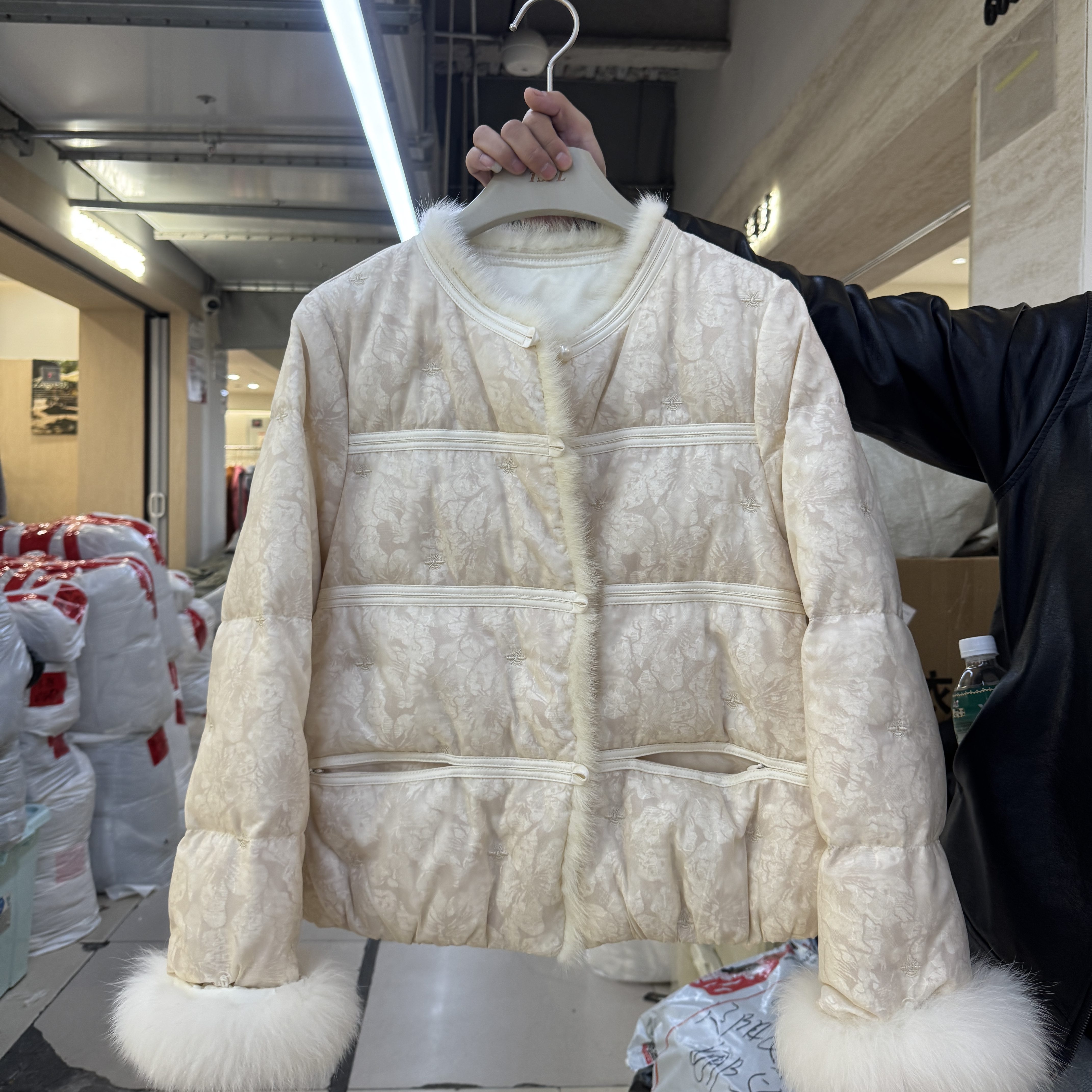 2025新中式女短款白鸭绒羽绒服