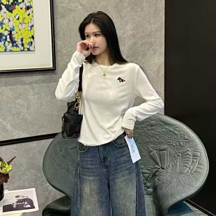 设计感刺绣长袖 穿搭诱惑你 T恤女白色圆领显瘦打底上衣2026春新款