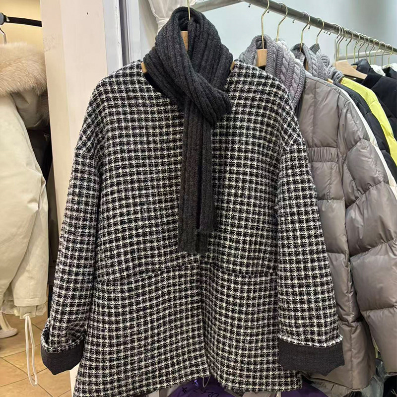 爱裳依复古格纹羽绒服女短款立领围巾披肩式保暖显瘦外套