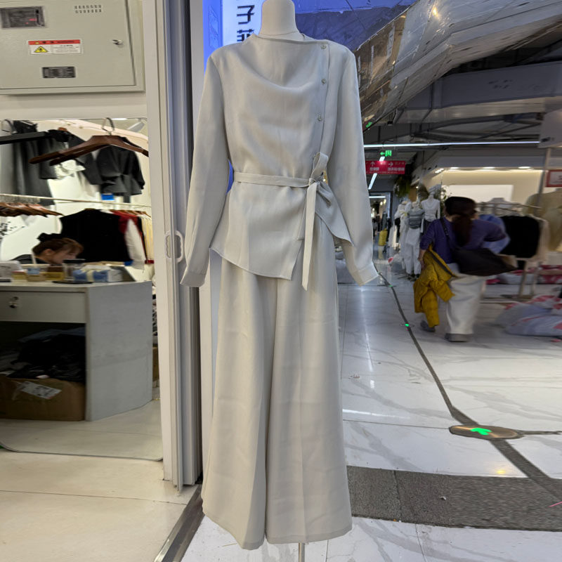 高知得体时尚套装2026新款今年流行爆款女装衬衫极简风显瘦两件套