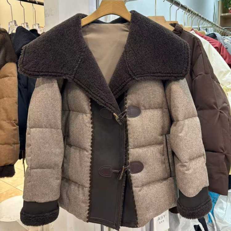 爱裳依复古拼接风大毛领羽绒服女短款牛角扣保暖2025新款外套冬季,女装/女士精品,羽绒服,淘宝优惠券,粉丝福利购,淘宝优惠卷