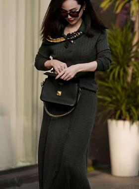 15小时冬丝巾翻领开衫+直筒长裙竖条纹修身针织套装HK3233X-Q