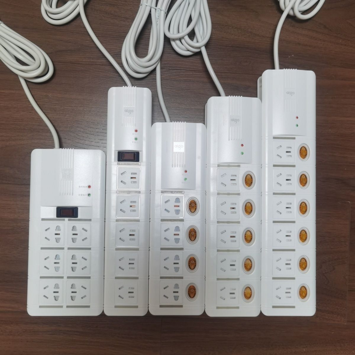 突破aigo插座排插接线板防雷过载保护转换器家庭家用办公长线