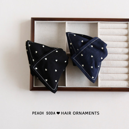 日常又气质~韩系深蓝色爱心三角抓夹高级感复古发抓后脑勺鲨鱼夹