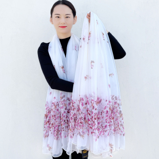 洋气高档新款网红丝巾秋冬季时尚百搭白色围巾鳄鱼皱纱巾长款披肩