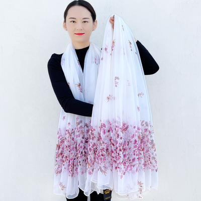 洋气高档新款网红丝巾秋冬季时尚百搭白色围巾鳄鱼皱纱巾长款披肩