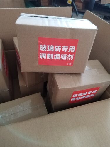 玻璃砖施工-伟伯填缝剂 世界500强圣戈班上海公司生产  每袋2公斤 保证品质。好品质的填缝剂是由知名品牌专业生产厂家生产的，玻璃砖施工配套。